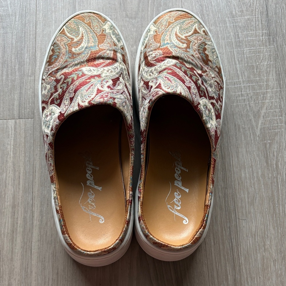 Free People Wynwood AT-827 Slide Sneakers With a Paisley Pattern - Picture 2 of 5